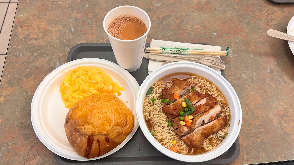 雞排公仔麵, One Cafe